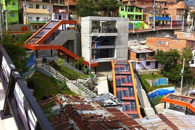 Comuna 13 Graffitour Knows the Urban Art District of Medellín - Reviews and Ratings Overview