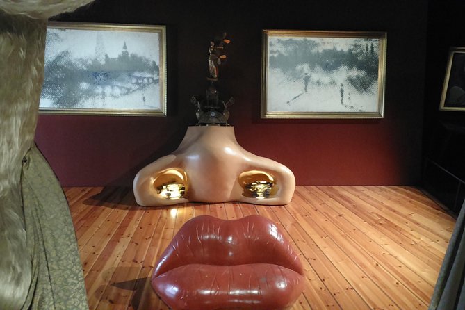 Dalí 2 Museums, Figueres and House of Portlligat Small Group From Girona - Traveler Experience