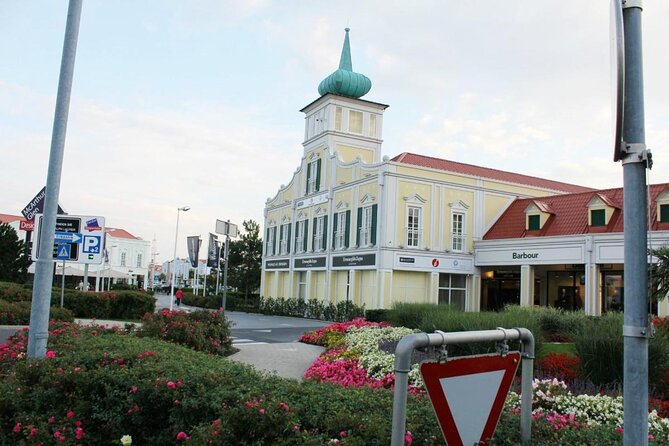 Designer Outlet Parndorf Return Shuttle Bus From Vienna - Tour Capacity and Accessibility