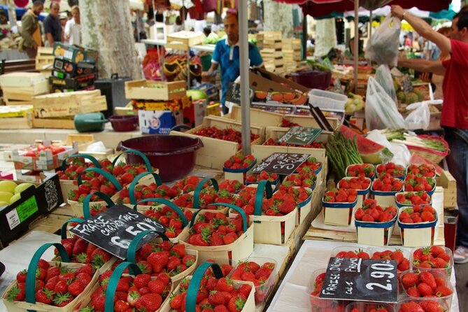 Discover the Old Streets, Monuments and Markets in Marseille. - Taking in the Vibrant Markets