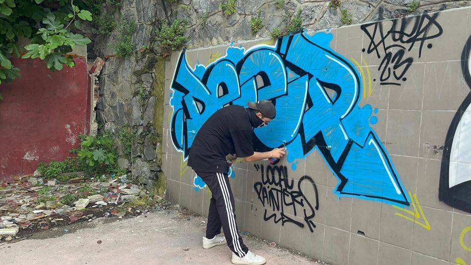 Do Graffiti and Drink Cocktails - Sip and Spray With Locals - Experience Highlights