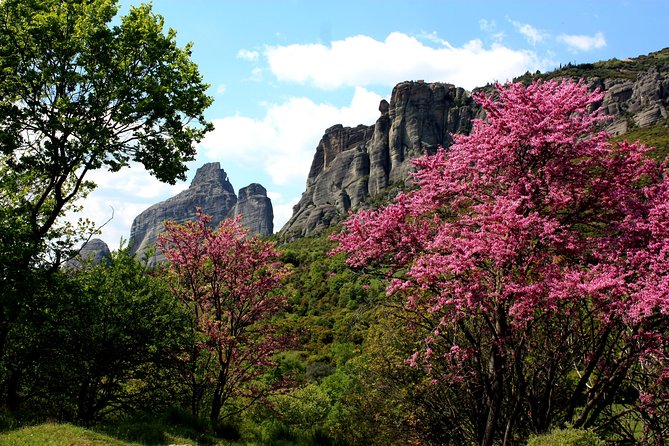 Easy Hiking Adventure at Meteora - Trail Routes and Difficulty Levels