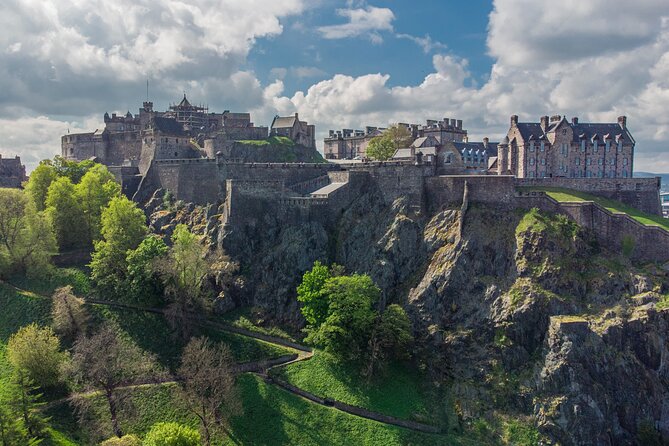 Edinburgh Castle: Guided Walking Tour With Entry Ticket - Meeting Point and Logistics