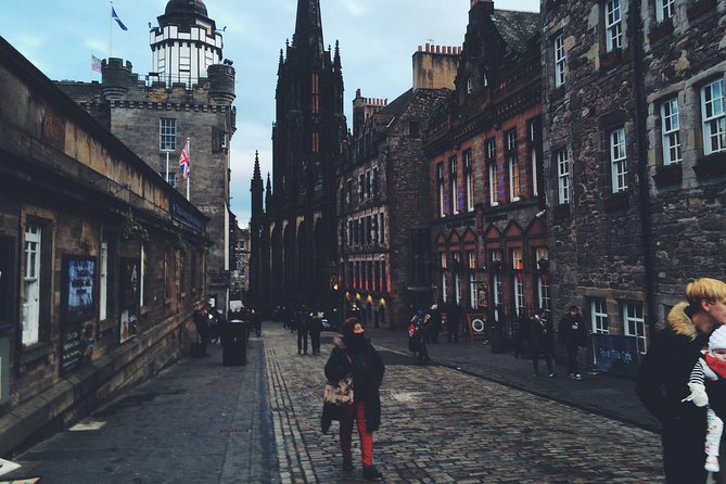 Edinburgh Royal Mile (New Self Guided Tour) - Meeting and Pickup