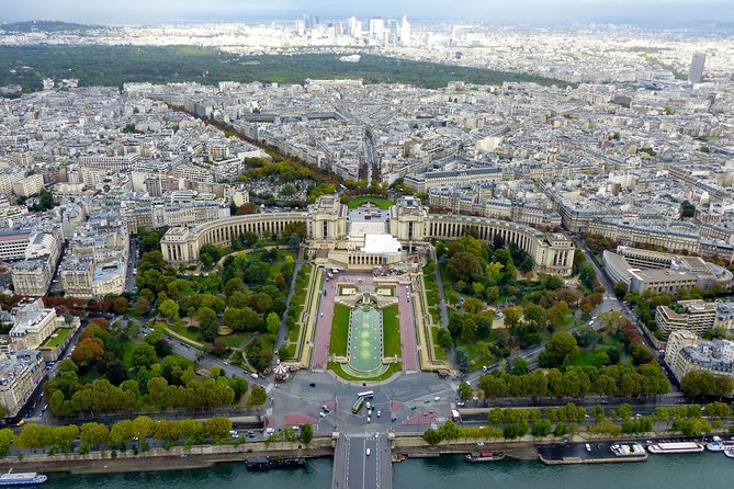 Eiffel Tower Entry to 2nd Floor By Elevator and Seine Cruise - Meeting Point Details