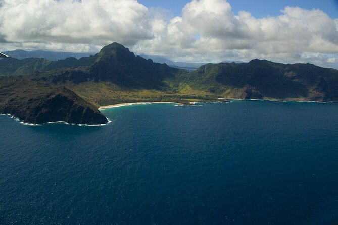 Entire Kauai Air Tour - ALL WINDOW SEATS - Pilot Expertise and Commentary