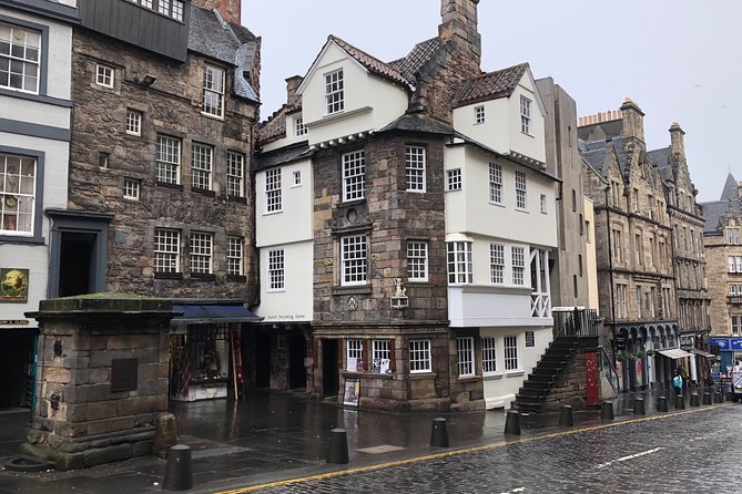 Essential Walking Tour of Edinburghs Old Town - Private Guide Included