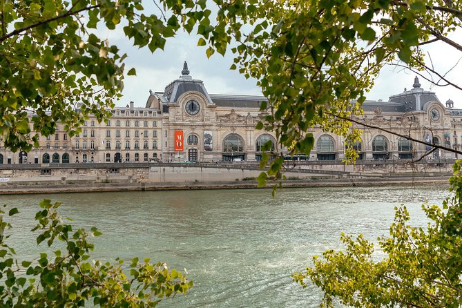 Explore the Louvre With a Local Guide Private Tour - Additional Information