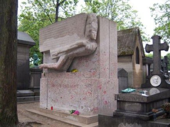 Famous Graves of Père Lachaise Cemetery Guided Tour - Guide Expertise and Commentary