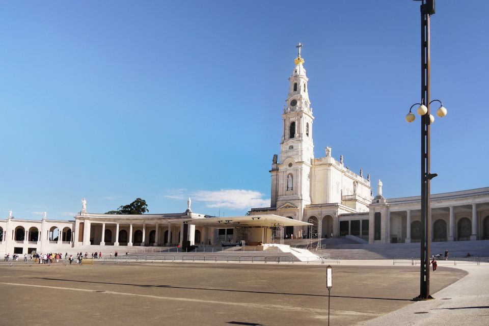 Fátima, Nazaré, and Óbidos: Small Group Tour From Lisbon - Highlights of the Itinerary