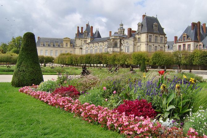 Fontainebleau and Barbizon Half Day Guided Tour From Paris by Minivan - Meeting and Pickup Information