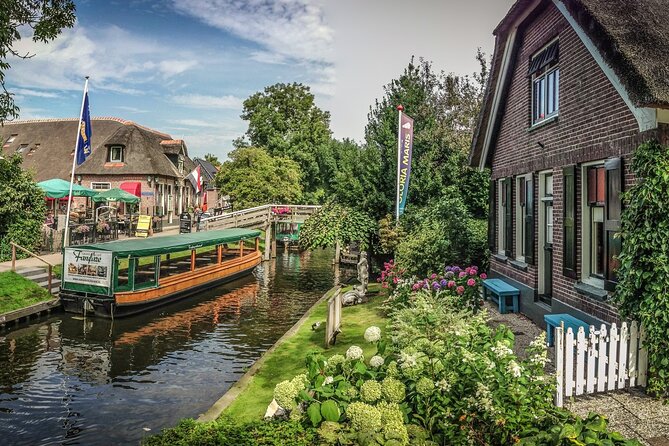 From Amsterdam: Guided Day Trip to Giethoorn With Boat Tour - Boat Tour Experience