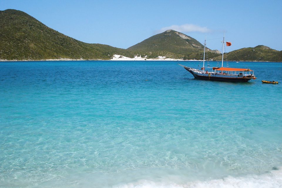 From Búzios: Arraial Do Cabo Guided Boat Tour and Lunch - Experience Overview