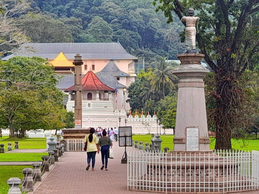 From Colombo: Kandy, Pinnawala and Tea Factory Full-Day Trip - Temple of the Sacred Tooth Relic