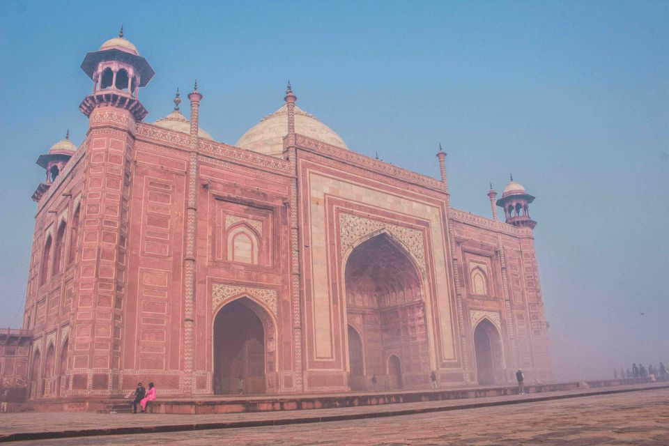 From Delhi: Private Taj Mahal and Agra Tour by Express Train - Location & Activities
