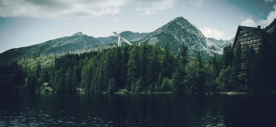 From Krakow: Day Trip to ŠTrbské Pleso Lake With Pickup - Location Insights and Highlights