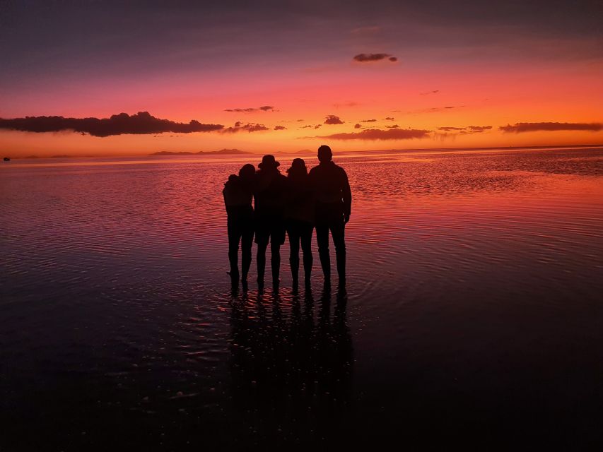 From La Paz: Uyuni Salt Flat Tour & Overnight Roundtrip Bus - Small Group Limit and Cancellation Policy