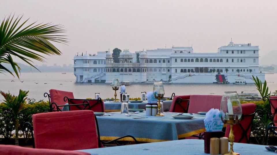 From Udaipur: Private Udaipur City of Lakes Sightseeing Tour - Itinerary Highlights