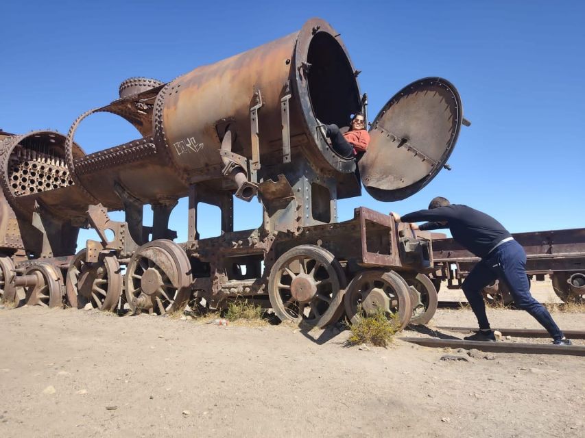 From Uyuni: 3D 2N Salar De Uyuni and Colorful Lagoons. - Accommodation and Amenities