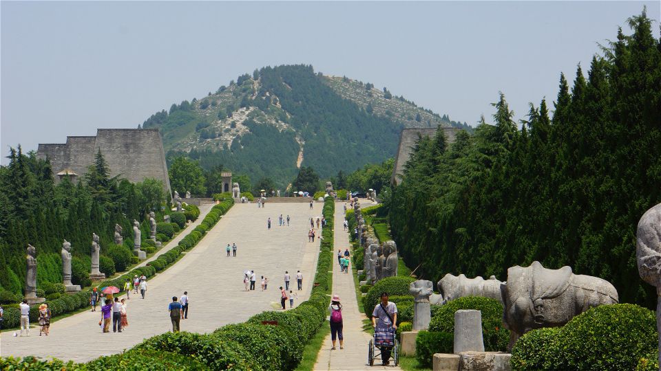 From Xi'an: Day Trip to Famen Temple & Qian Mausoleum - Qian Mausoleum Visit