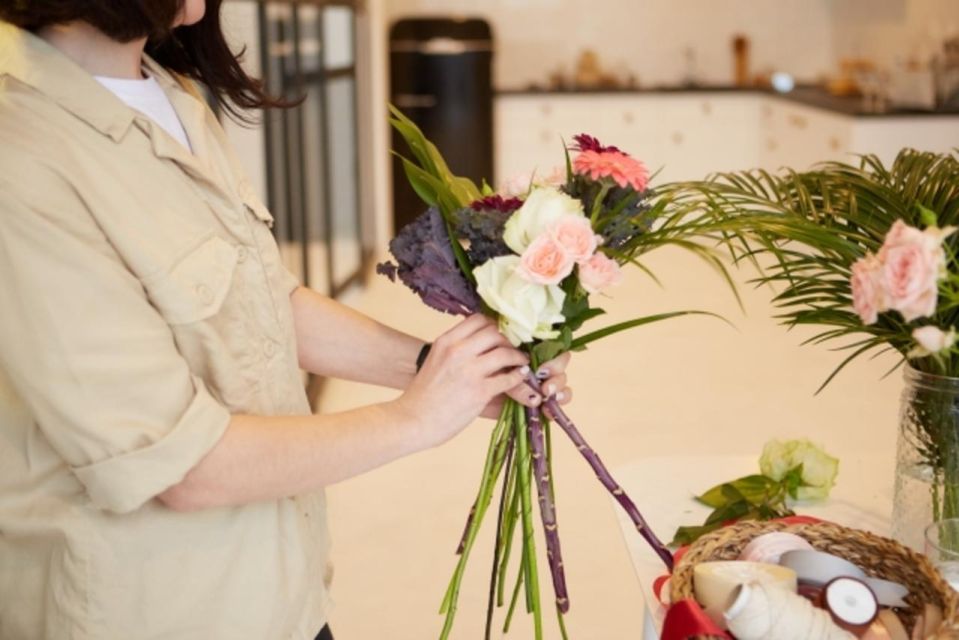 Fukuoka: Ikebana Class at the Seiwa Goryu School - Experience