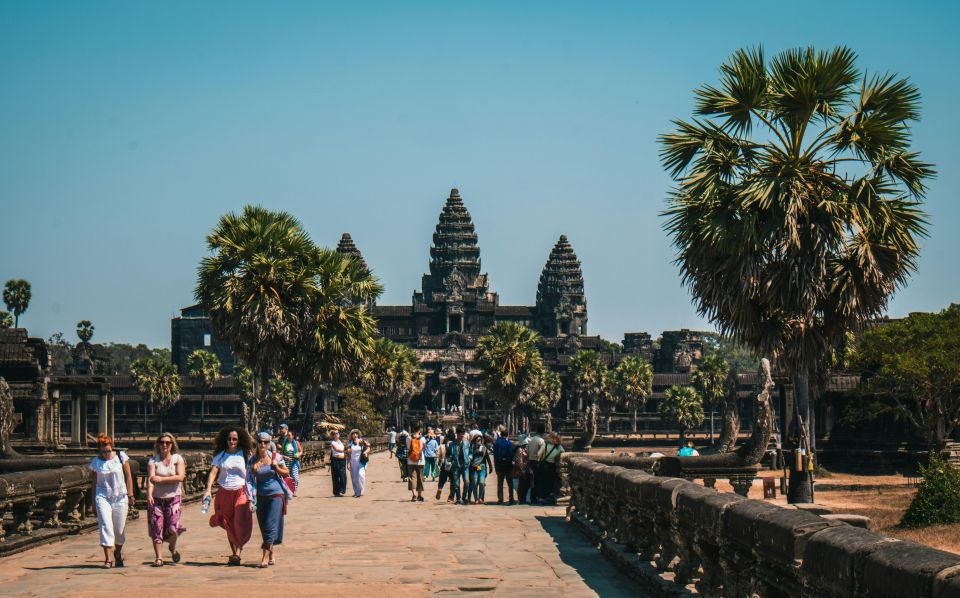 Full Day Angkor Complex From Sunrise by Tuk Tuk - Tour Highlights and Amenities