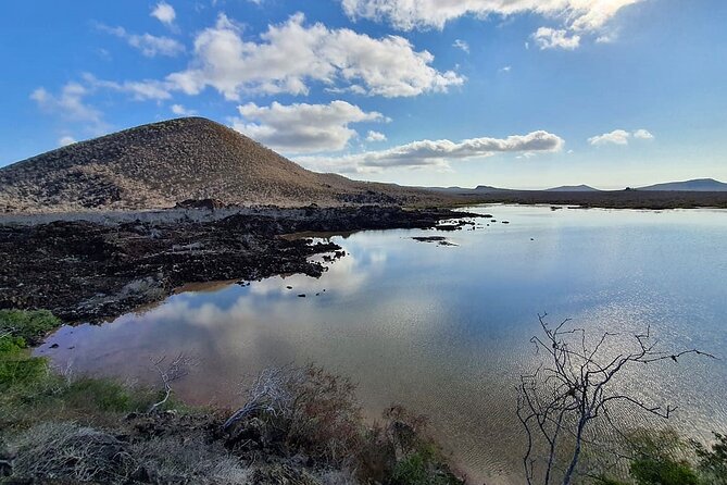 Galapagos: Small-Groups Yacht Tour to Floreana  - Santa Cruz - Traveler Experiences