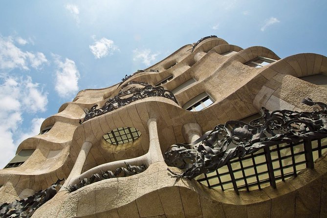 Gaudis Modernist Legacy: Sagrada Familia Small Group Tour - Language Options and Group Size