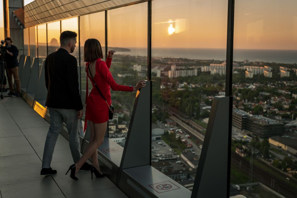 Gdańsk: Enjoy City Views and Delicious Food on the Top Floor - Experience Highlights