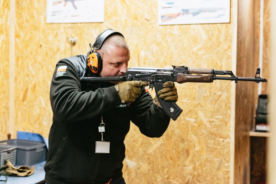Gdansk: Extreme Gun Shooting Experience With Transfers - Experience Highlights