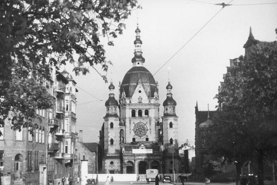 Gdansk: Jewish Heritage Guided Private Walking Tour - Tour Experience