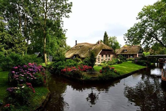 Giethoorn and Zaanse Schans Trip From Amsterdam With Boat Tour - Tour Experience and Feedback