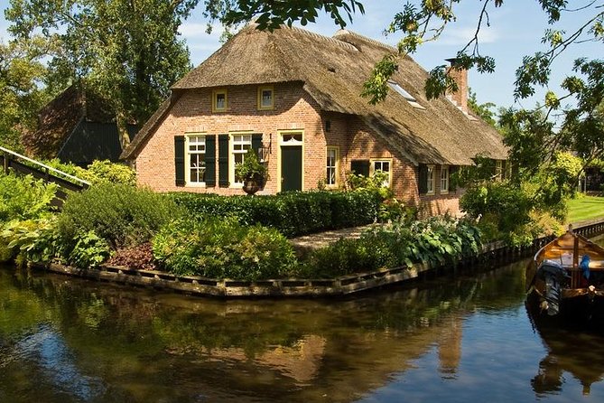 Giethoorn Day Private Tour - Pickup and Transport Details