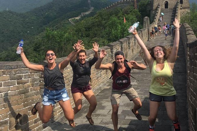 Great Wall Layover Small Group Tour (7AM-11AM) - Group Size and Transportation