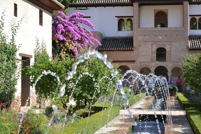 Guided Tour of the Alhambra: Generalife and Its Gardens - Highlights of the Generalife Gardens