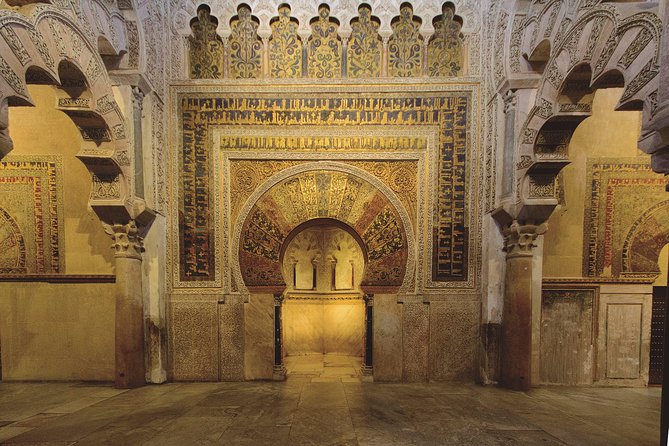 Guided Tour of the Mosque With Entrance Included - Highlights of the Mosque Tour