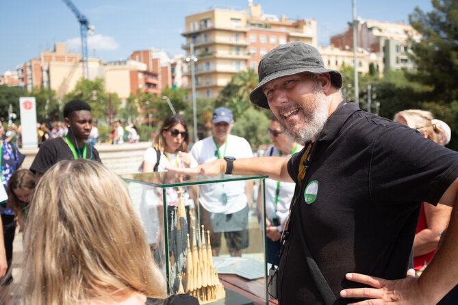 Guided Tour Sagrada Familia and Park Guell - Guide Performance