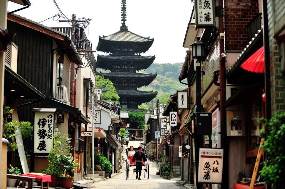 Higashiyama Kyoto: Sakura Season Private Rickshaw Tour - Experience Highlights During Sakura Season