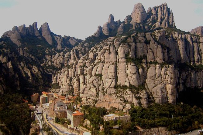 Historical Montserrat Half-Day Hiking Tour From Barcelona - Hiking Experience and Tips