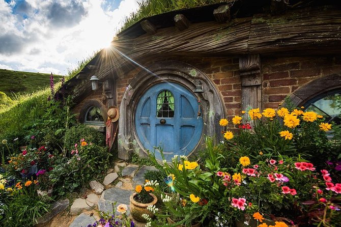 Hobbiton Movie Set Small Group Tour From Auckland - Itinerary Overview