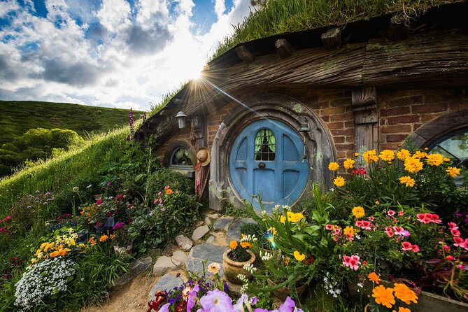 Hobbiton Movie Set Small Group Tour & Lunch Combo From Auckland - Pickup Information