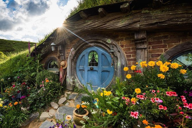 Hobbiton & Rotorua Small Group Tour Including Te Puia From Auckland - Customer Reviews and Feedback