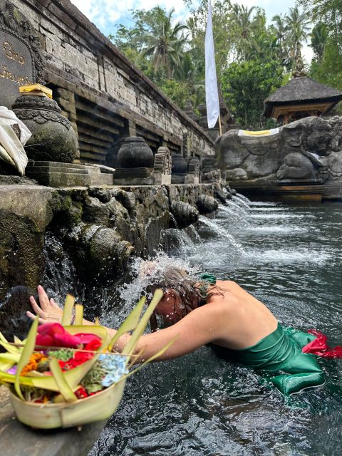 HOLY BATH IN TIRTA EMPUL TEMPLE - Experience