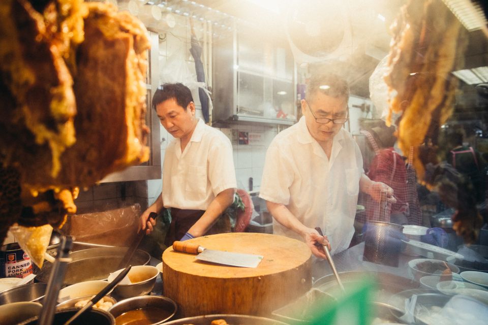Hong Kong: Private Food Tour With 10 Tastings - Tour Experience