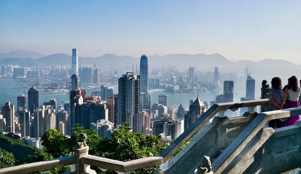 Hong Kong: Private Walking City Tour With a Local Guide - Experience Highlights