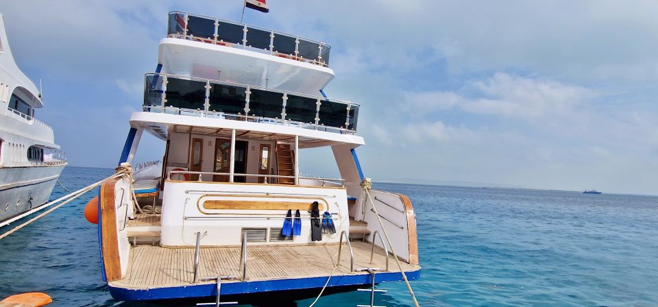 Hurghada: King's Boat Trip With Snorkeling, Islands & Lunch - Boat Features