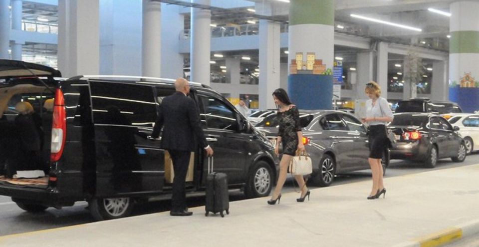 Istanbul Airport Transfer Private With Meet and Greet - Service Features Offered