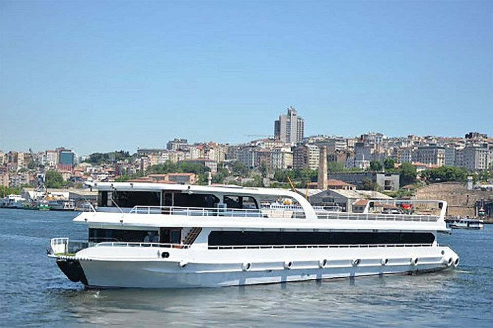 Istanbul Bosphorus Cruise With Dinner and Entertainment - Cruise Experience