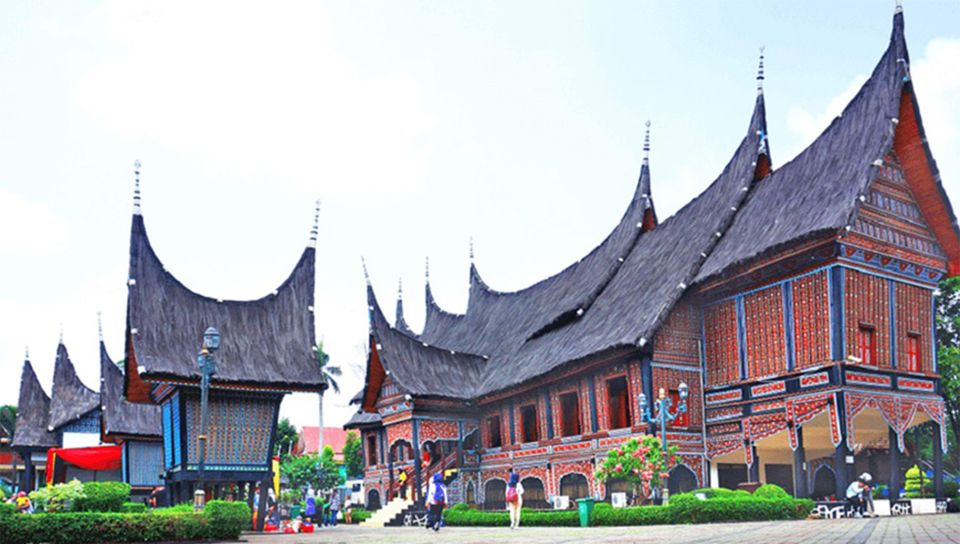 Jakarta : Beautiful Miniature Glorious Park of Indonesia - Park Attractions