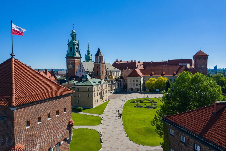 Krakow: Electric Car Sightseeing Tour - Tour Experience